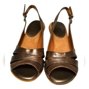 Softspots Tan Heels with Slingback and Intricate Straps, size 7W, bronze